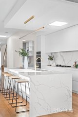 https://images.listonce.com.au/custom/160x/listings/12a-avocet-street-doncaster-east-vic-3109/022/01934022_img_10.jpg?SqemPvNIoaE