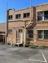 https://images.listonce.com.au/custom/160x/listings/13-21-mostyn-street-castlemaine-vic-3450/571/01485571_img_08.jpg?sxRooPf2kwM