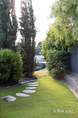 https://images.listonce.com.au/custom/160x/listings/13-anthony-close-lower-plenty-vic-3093/876/01807876_img_19.jpg?sMl9k7cgc3g