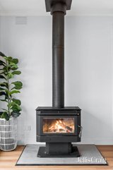 https://images.listonce.com.au/custom/160x/listings/13-brambleberry-lane-chirnside-park-vic-3116/364/01767364_img_03.jpg?IUHcIaRrXTE