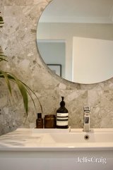 https://images.listonce.com.au/custom/160x/listings/13-bronhill-road-ringwood-east-vic-3135/600/01820600_img_14.jpg?QizKj69VF2Y