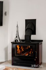 https://images.listonce.com.au/custom/160x/listings/13-carmen-close-eltham-vic-3095/660/01912660_img_06.jpg?ROXKP34Ej4s