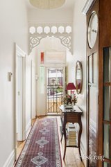 https://images.listonce.com.au/custom/160x/listings/13-evansdale-road-hawthorn-vic-3122/767/01988767_img_06.jpg?ExxE9j6fGGQ