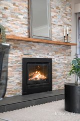 https://images.listonce.com.au/custom/160x/listings/13-greenwood-lane-mooroolbark-vic-3138/465/01817465_img_11.jpg?DEY1Ynb2c_Q