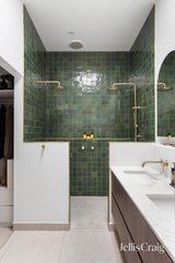 https://images.listonce.com.au/custom/160x/listings/13-leila-road-ormond-vic-3204/340/01950340_img_20.jpg?sadfF4x4Wp8