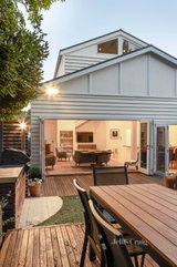 https://images.listonce.com.au/custom/160x/listings/13-leslie-street-hawthorn-vic-3122/347/01650347_img_11.jpg?2CsgFo7sP7w