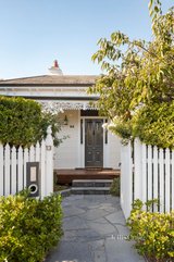 https://images.listonce.com.au/custom/160x/listings/13-leslie-street-hawthorn-vic-3122/347/01650347_img_23.jpg?nLoSnAniiNw