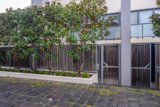 https://images.listonce.com.au/custom/160x/listings/13-little-cobden-street-north-melbourne-vic-3051/776/01809776_img_05.jpg?Fk2m6P2Dr9w