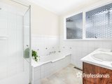 https://images.listonce.com.au/custom/160x/listings/13-macmillan-street-mooroolbark-vic-3138/874/01525874_img_17.jpg?yd129_tAwhI