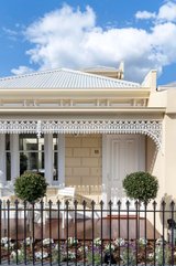 https://images.listonce.com.au/custom/160x/listings/13-mary-street-richmond-vic-3121/634/01568634_img_02.jpg?n_BD2rMBR5Y