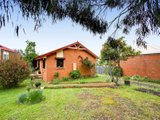 https://images.listonce.com.au/custom/160x/listings/13-miriam-drive-yarra-glen-vic-3775/383/01525383_img_10.jpg?gOZP7uVN1A8