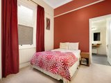 https://images.listonce.com.au/custom/160x/listings/13-moodie-place-st-kilda-vic-3182/039/01794039_img_05.jpg?rW3B5fSyMNk
