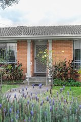 https://images.listonce.com.au/custom/160x/listings/13-noora-avenue-bentleigh-east-vic-3165/753/00919753_img_03.jpg?J8KOoLk2CBI