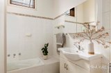 https://images.listonce.com.au/custom/160x/listings/13-ormond-road-moonee-ponds-vic-3039/217/01929217_img_07.jpg?LK8EQsJKSX0