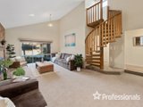 https://images.listonce.com.au/custom/160x/listings/13-pascoe-court-mooroolbark-vic-3138/670/01525670_img_05.jpg?0PZ1xnhZqJw