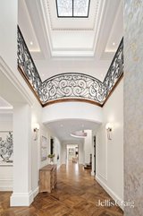 https://images.listonce.com.au/custom/160x/listings/13-princetown-road-mount-waverley-vic-3149/869/01976869_img_05.jpg?T6ECBVLFaLg