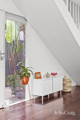 https://images.listonce.com.au/custom/160x/listings/13-richard-street-williamstown-vic-3016/288/01951288_img_17.jpg?CX5judiZgfg
