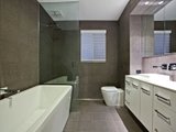 https://images.listonce.com.au/custom/160x/listings/13-richard-street-williamstown-vic-3016/704/01202704_img_06.jpg?tdTQ75TBr90