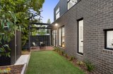 https://images.listonce.com.au/custom/160x/listings/13-ross-road-croydon-vic-3136/617/01986617_img_04.jpg?yrCwlLFFjMM