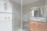 https://images.listonce.com.au/custom/160x/listings/13-saint-glens-way-lake-gardens-vic-3355/742/01752742_img_03.jpg?hH3k1YvCSUg