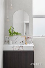 https://images.listonce.com.au/custom/160x/listings/13-southgate-street-parkville-vic-3052/383/01951383_img_14.jpg?qWroo6F4zTA