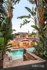 https://images.listonce.com.au/custom/160x/listings/13-tetragona-way-diamond-creek-vic-3089/922/01822922_img_24.jpg?slD9LKkHpVs