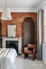 https://images.listonce.com.au/custom/160x/listings/13-the-crofts-richmond-vic-3121/790/01769790_img_12.jpg?zUUtpPksrTA