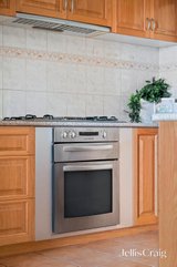 https://images.listonce.com.au/custom/160x/listings/13-the-wridgeway-mount-evelyn-vic-3796/126/01745126_img_05.jpg?bMA10HZkwlU