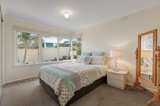 https://images.listonce.com.au/custom/160x/listings/13-warren-court-mount-waverley-vic-3149/185/00110185_img_04.jpg?rkFM5z27vmI