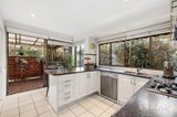 https://images.listonce.com.au/custom/160x/listings/130-challenger-street-diamond-creek-vic-3089/979/01982979_img_07.jpg?b9sD-qrTgvw