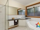 https://images.listonce.com.au/custom/160x/listings/130-lakeview-drive-lilydale-vic-3140/592/01524592_img_14.jpg?Qy8BcfM64Lk