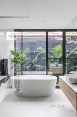 https://images.listonce.com.au/custom/160x/listings/130-lord-street-richmond-vic-3121/320/01500320_img_15.jpg?FtnCU7F3dKg