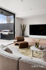 https://images.listonce.com.au/custom/160x/listings/130-page-street-middle-park-vic-3206/770/01738770_img_05.jpg?07PV5-WvaxY