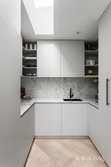 https://images.listonce.com.au/custom/160x/listings/130-page-street-middle-park-vic-3206/770/01738770_img_14.jpg?eaC0dHBAlfM