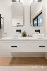 https://images.listonce.com.au/custom/160x/listings/131-holloway-road-croydon-north-vic-3136/014/01780014_img_19.jpg?BYY4izMiFZA