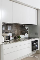 https://images.listonce.com.au/custom/160x/listings/131-richmond-terrace-richmond-vic-3121/017/01900017_img_26.jpg?bDNwTEKNRzE