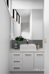 https://images.listonce.com.au/custom/160x/listings/132-davison-street-brunswick-vic-3056/021/01771021_img_09.jpg?ZAb8BHqJ6CI