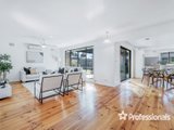 https://images.listonce.com.au/custom/160x/listings/132-hayrick-lane-mooroolbark-vic-3138/958/01525958_img_08.jpg?1L-gv9vdKow