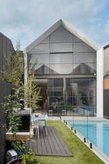 https://images.listonce.com.au/custom/160x/listings/132-page-street-middle-park-vic-3206/699/01611699_img_30.jpg?ecK_zo2o2Ew