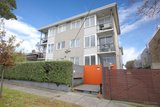 https://images.listonce.com.au/custom/160x/listings/1323-kooyong-road-armadale-vic-3143/791/01606791_img_06.jpg?Dkth8nct2Hk