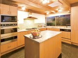 https://images.listonce.com.au/custom/160x/listings/133-high-street-doncaster-vic-3108/858/01683858_img_06.jpg?IwbmVzaLhiQ