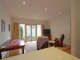 https://images.listonce.com.au/custom/160x/listings/1337-maroondah-highway-healesville-vic-3777/435/01525435_img_07.jpg?xAtHpbxIBgs