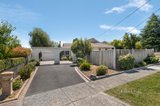 https://images.listonce.com.au/custom/160x/listings/135-hayrick-lane-mooroolbark-vic-3138/199/01612199_img_17.jpg?VBguEXi1X8c