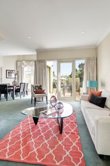 https://images.listonce.com.au/custom/160x/listings/1365-cotham-road-kew-vic-3101/088/00170088_img_06.jpg?JcWHt0-hSH8