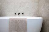 https://images.listonce.com.au/custom/160x/listings/137-larch-crescent-mount-waverley-vic-3149/057/01692057_img_02.jpg?pClFlju5vJo