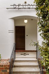 https://images.listonce.com.au/custom/160x/listings/138-finch-street-malvern-east-vic-3145/403/01990403_img_10.jpg?jw90zhw7f4o