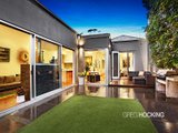 https://images.listonce.com.au/custom/160x/listings/139-danks-street-albert-park-vic-3206/770/01087770_img_04.jpg?rQ_yWrC-8bc