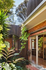 https://images.listonce.com.au/custom/160x/listings/13a-bayview-street-northcote-vic-3070/782/01830782_img_17.jpg?AajeIAzBbWA