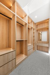 https://images.listonce.com.au/custom/160x/listings/13a-meadowbank-avenue-doncaster-vic-3108/943/01989943_img_18.jpg?GApj0RQ8uVw