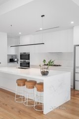 https://images.listonce.com.au/custom/160x/listings/13a-parkmore-road-bentleigh-east-vic-3165/610/01504610_img_05.jpg?DKV6zxZQxCI